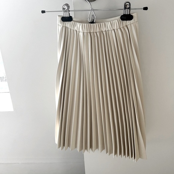 ZARA girls pleated skirt - Picture 3 of 4